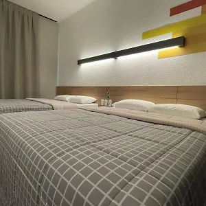 10 Hotel